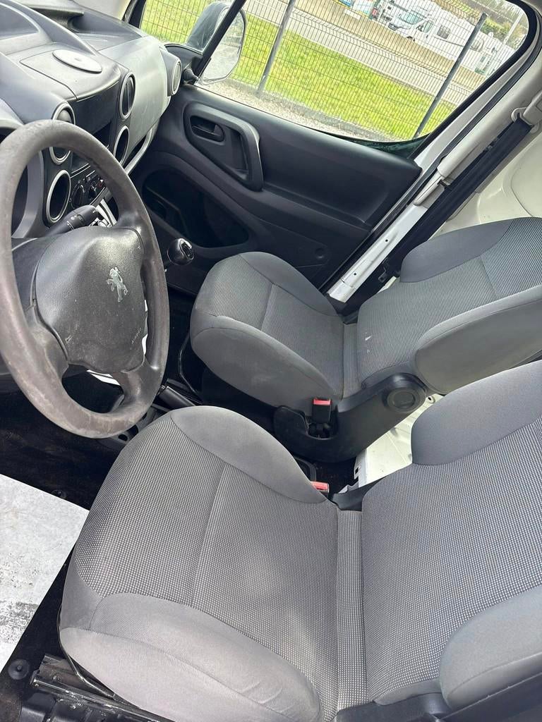 Peugeot Partner (bj 2012), Auto's, Bestelwagens en Lichte vracht, Trekhaak, Stof, Wit, Bedrijf
