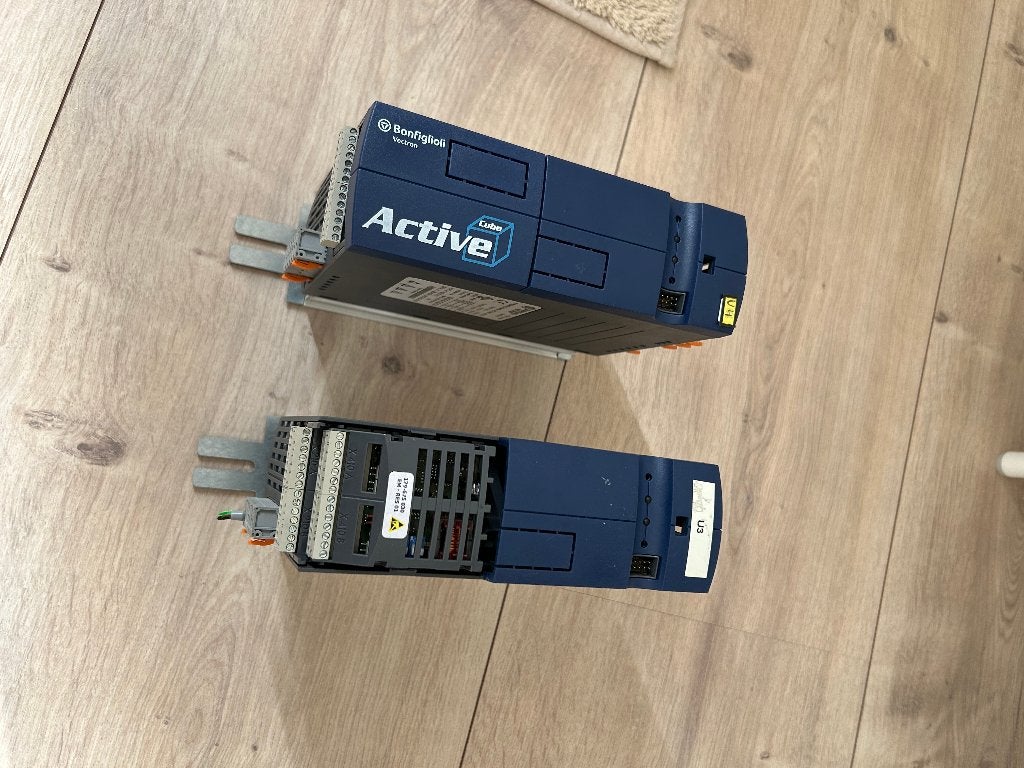 : 2 variateurs de fréquence Bonfiglioli Vectron ACT/ACU, Enlèvement ou Envoi, Utilisé