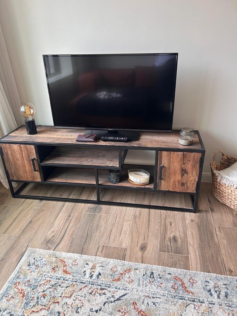 Tv meubel industriële look, Ophalen