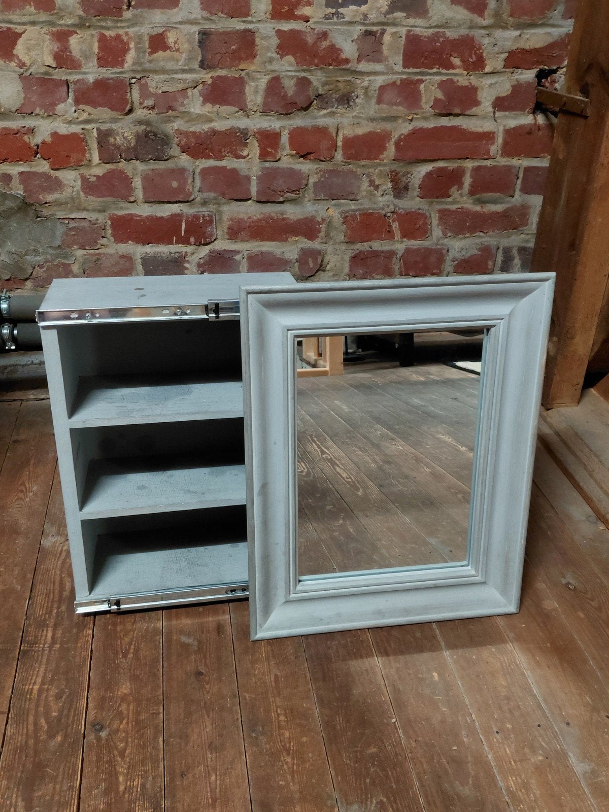 Spiegelkastje, Ophalen