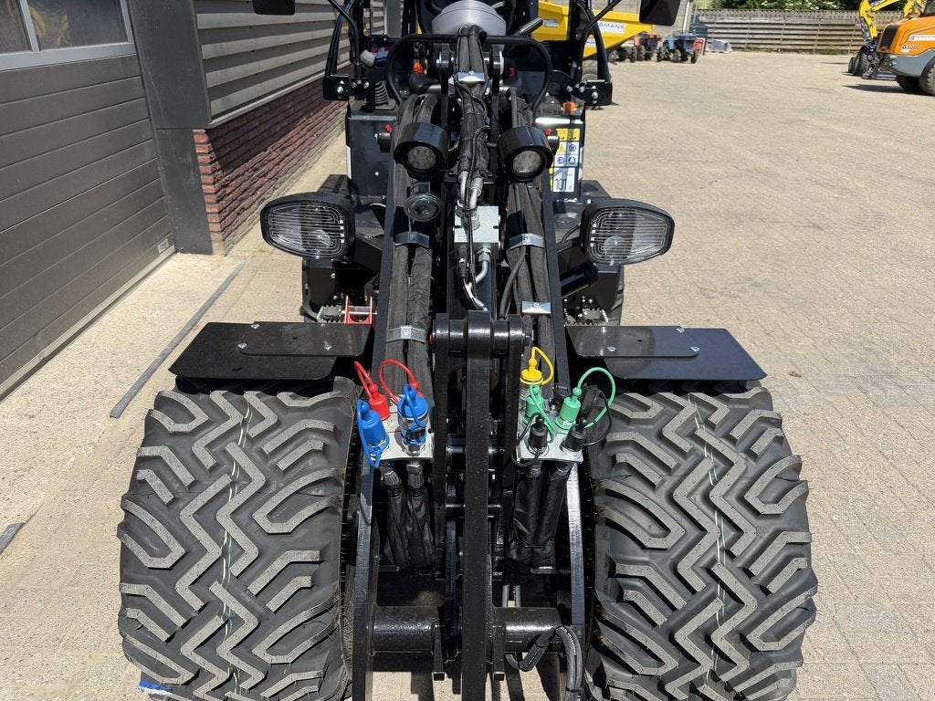 Giant G2700 X-TRA HD+ BLACK edition minishovel NIEUW tandemp, Articles professionnels, Machines & Construction | Grues & Excavatrices