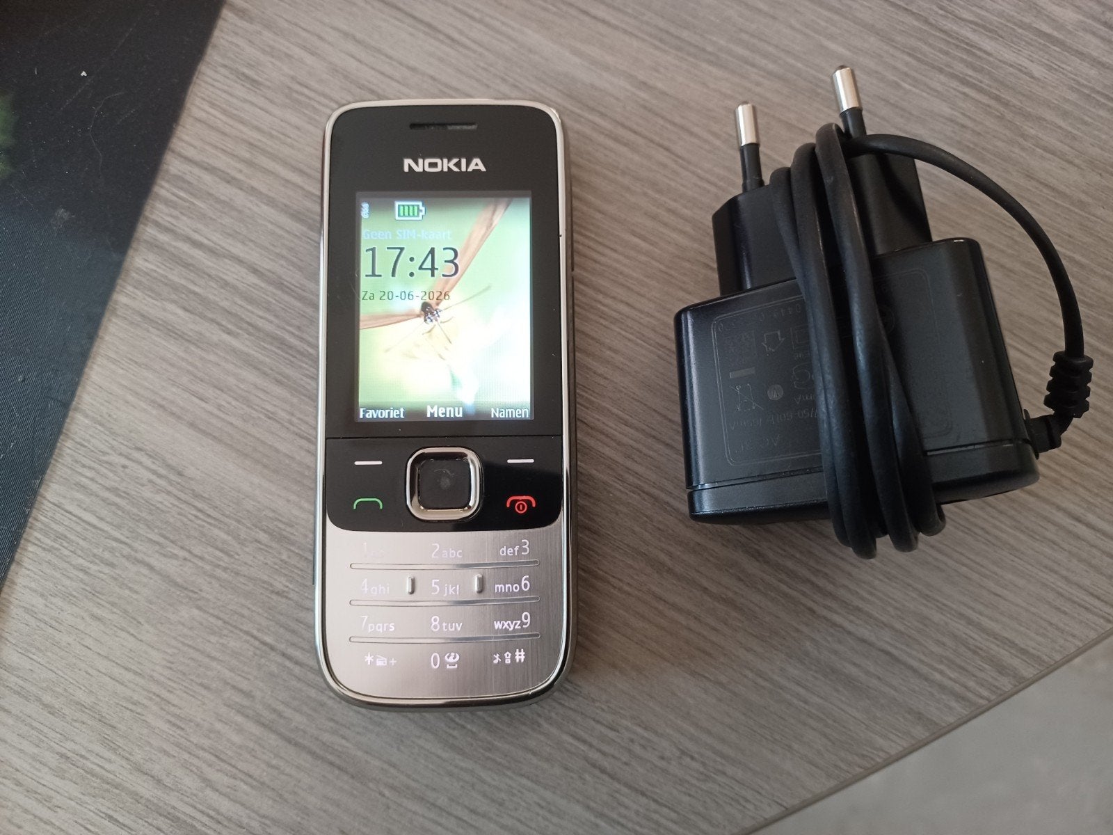 Oude Nokia 2730 Classic met oplader, Ophalen of Verzenden