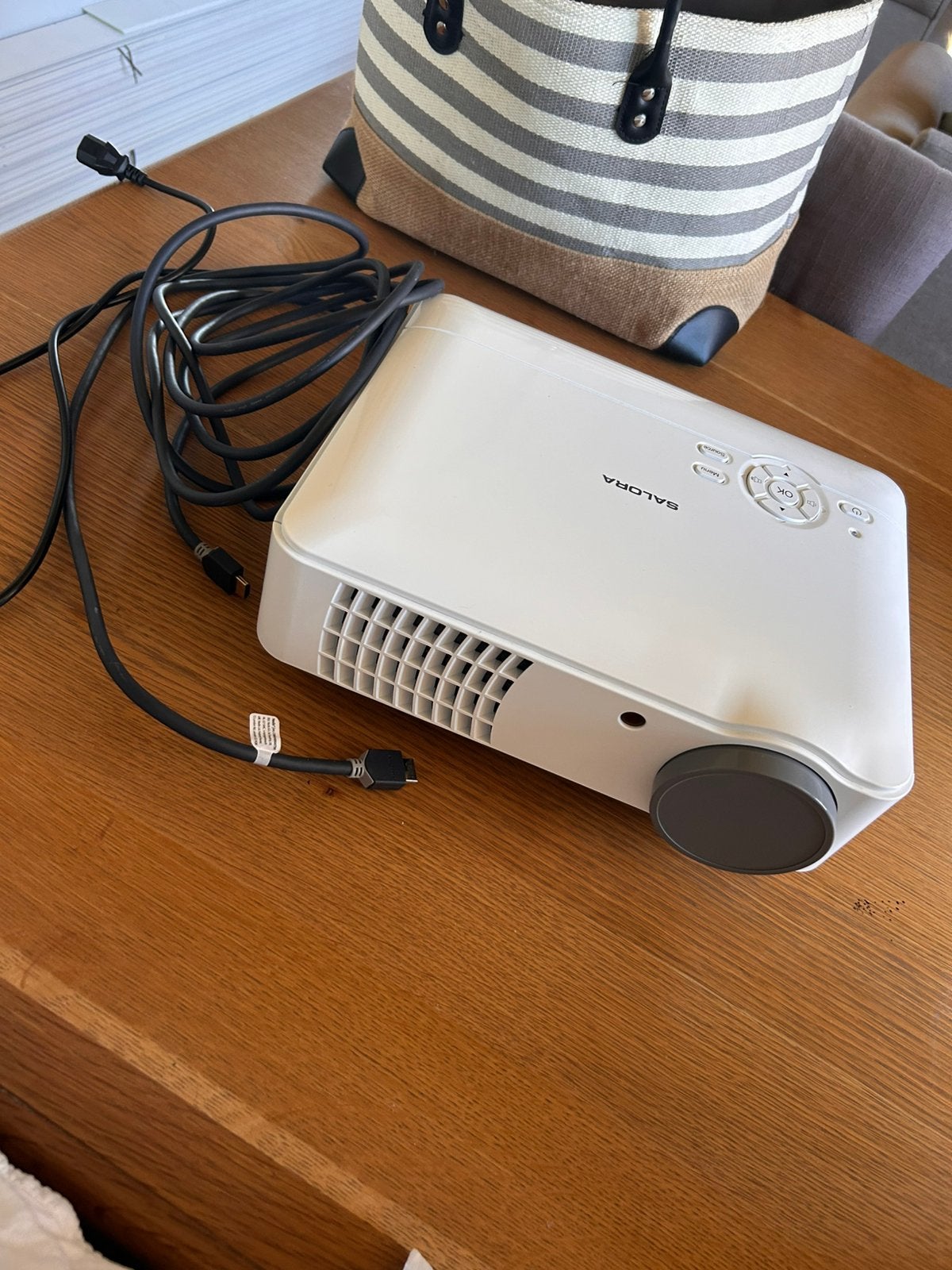 Salora HD Beamer / Projector – Inclusief afstandsbediening, Ophalen, HD (720), LED, Salora