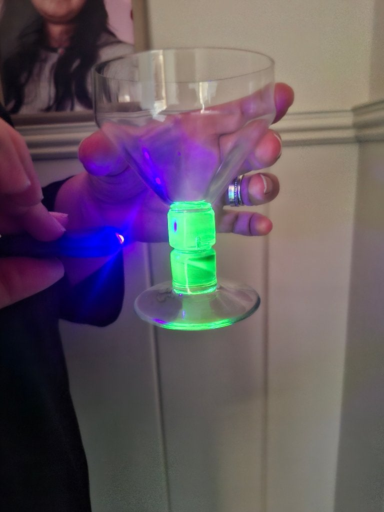 Uranium glas, Ophalen