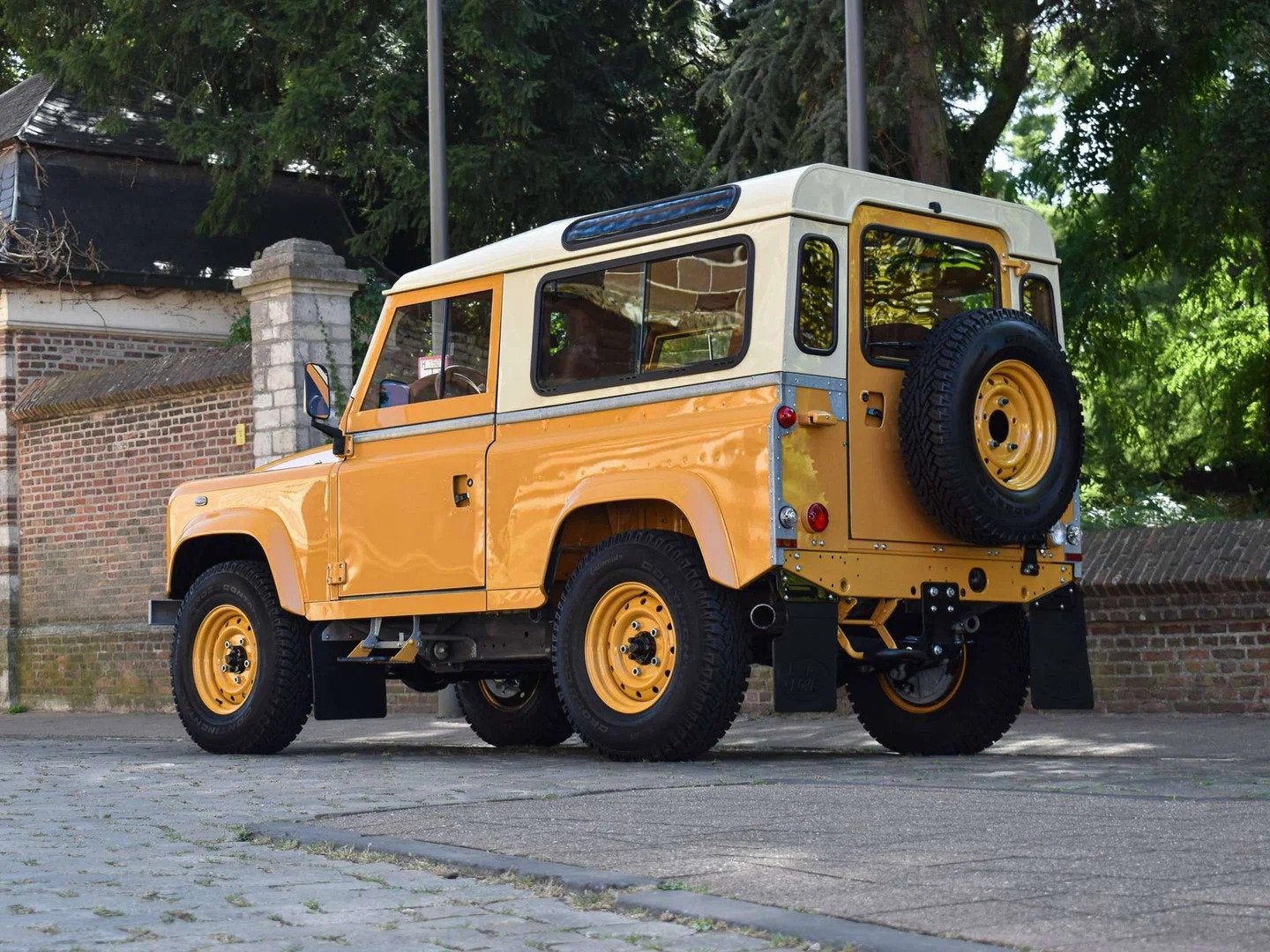 Land Rover Defender 90 / 2.2 TD4 / "Borrego Yellow Heritage", Autos, Euro 5, Achat, Entreprise, Boîte manuelle