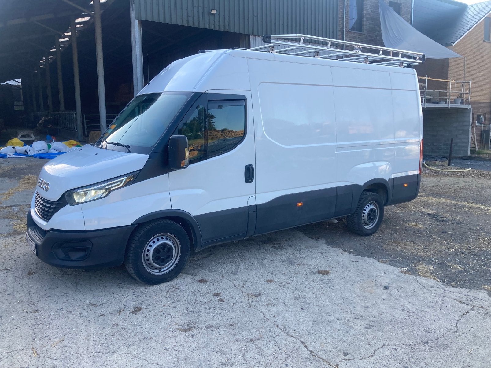Iveco te koop 2.3 174000 km perfect in orde, Auto's, Euro 6, Iveco, Wit, 5 deurs