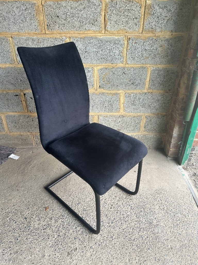 Set van 4 eetkamerstoelen ST2007 — zwarte stof/fluweel, Ophalen, Zwart, Zo goed als nieuw, Metaal