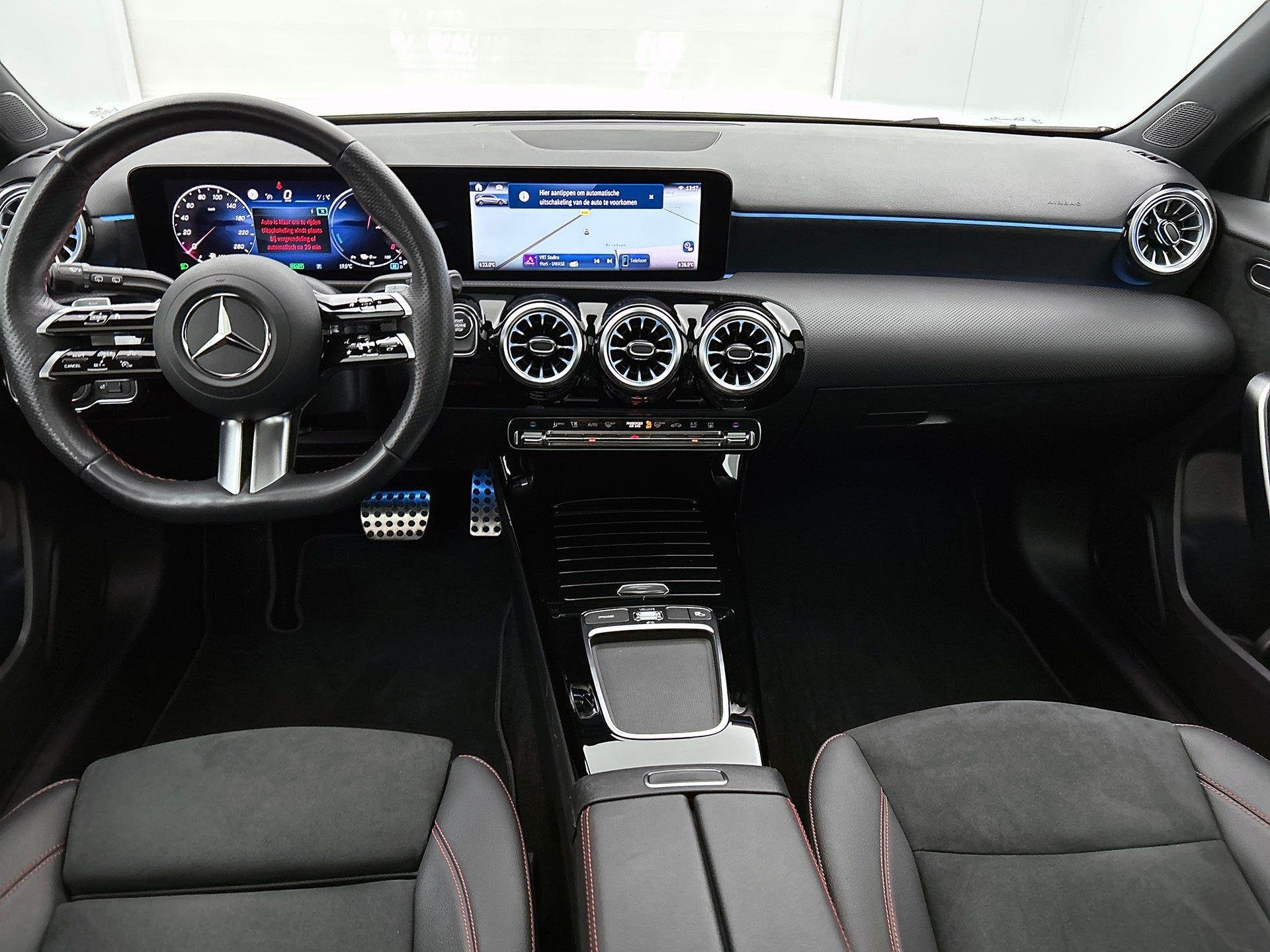 Mercedes-Benz A-Klasse 250 e Hatchback AMG Line | Panoramisc, Gebruikt, 4 cilinders, 16 kWh, 5 zetels