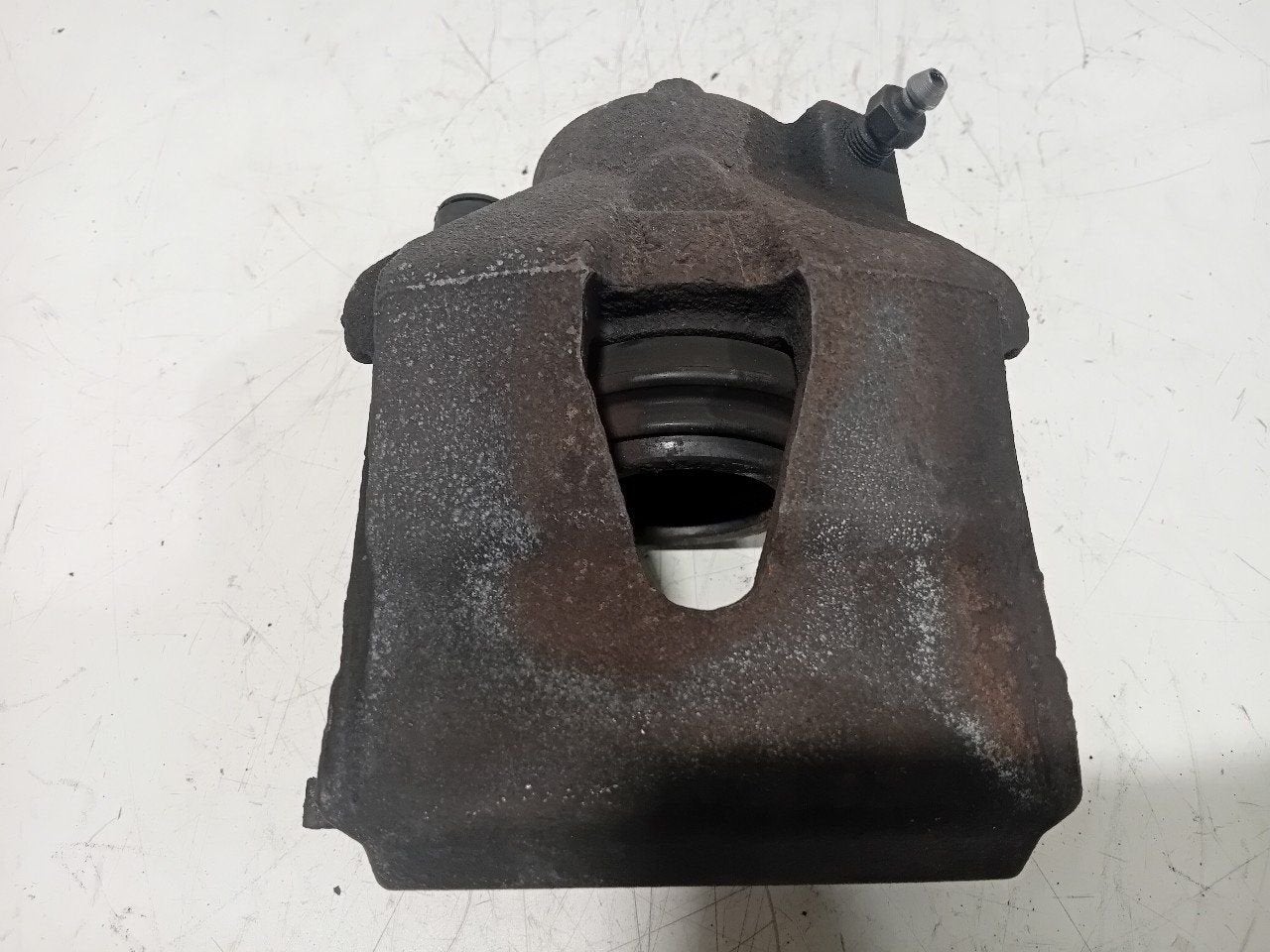 Remklauw links voor Volkswagen Golf, Onderdelen@venauto.nl, Van der Ven Autorecycling B.V., Ettenseweg 76, 4706 PB Roosendaal, The Netherlands