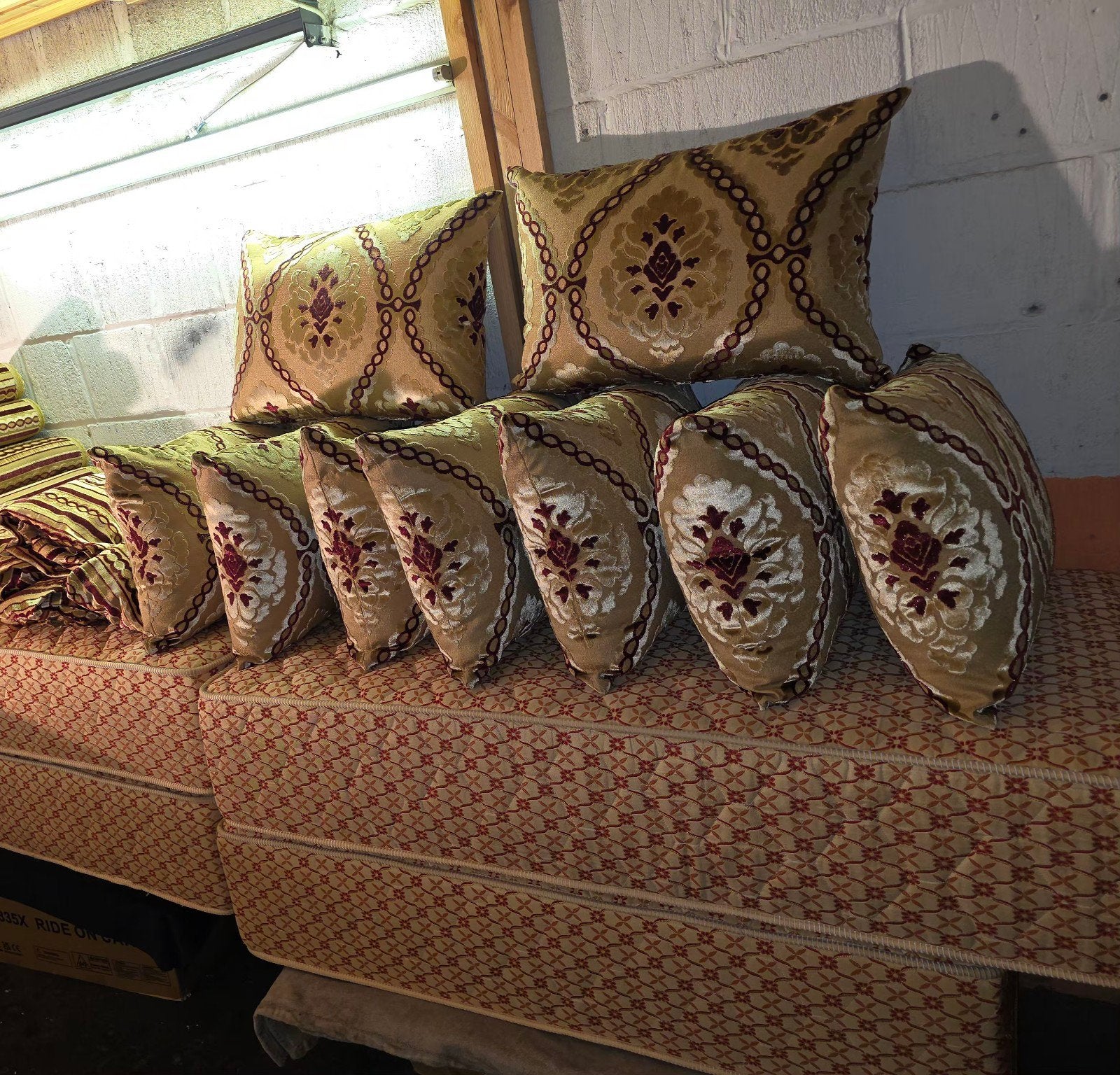 lot 4 matelas pour salon marocain + 9 coussins, Enlèvement
