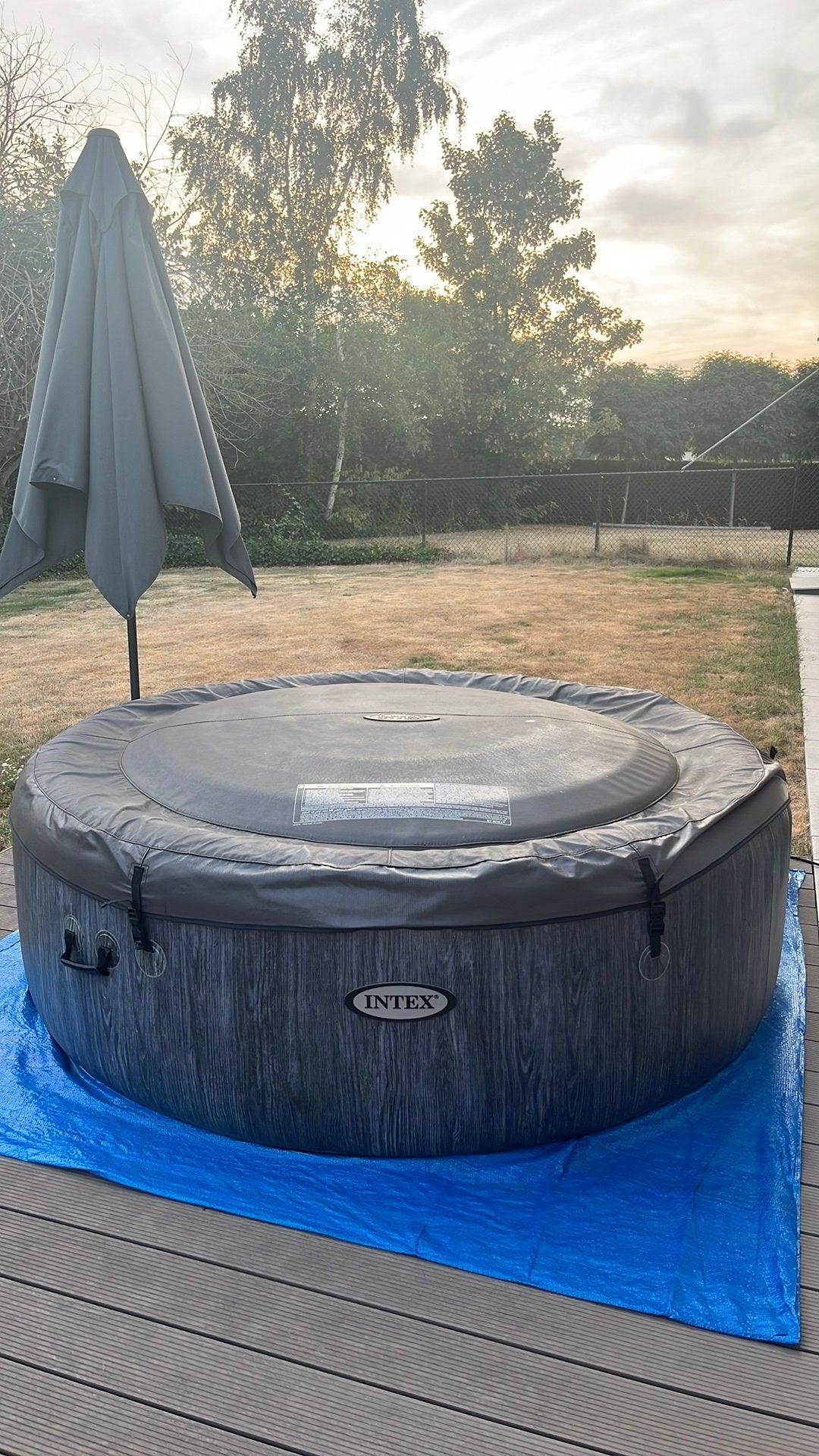 Jacuzzi Intex opblaasbaar, Jardin & Terrasse, Bains à remous et Spas, Enlèvement, Utilisé, Couverture, Gonflable