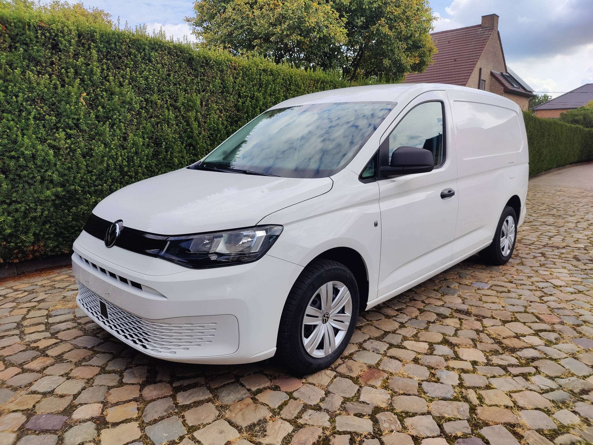 Volkswagen Caddy 1.5 TSI Maxi DSG (bj 2025), 4 cilinders, Volkswagen, Wit, 5 deurs