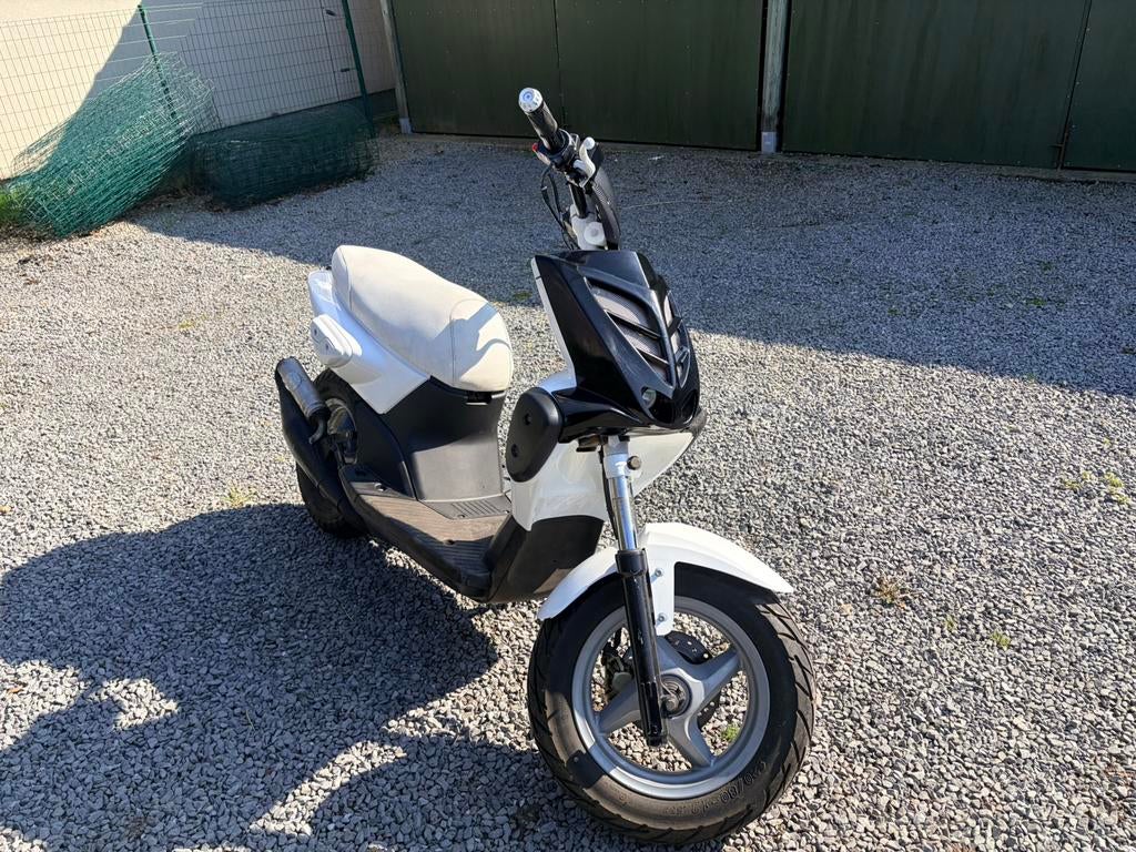 Mbk booster slider klasse a met bcd voorkant !, Fietsen en Brommers, Ophalen, Klasse A (25 km/u), 49 cc, Zo goed als nieuw