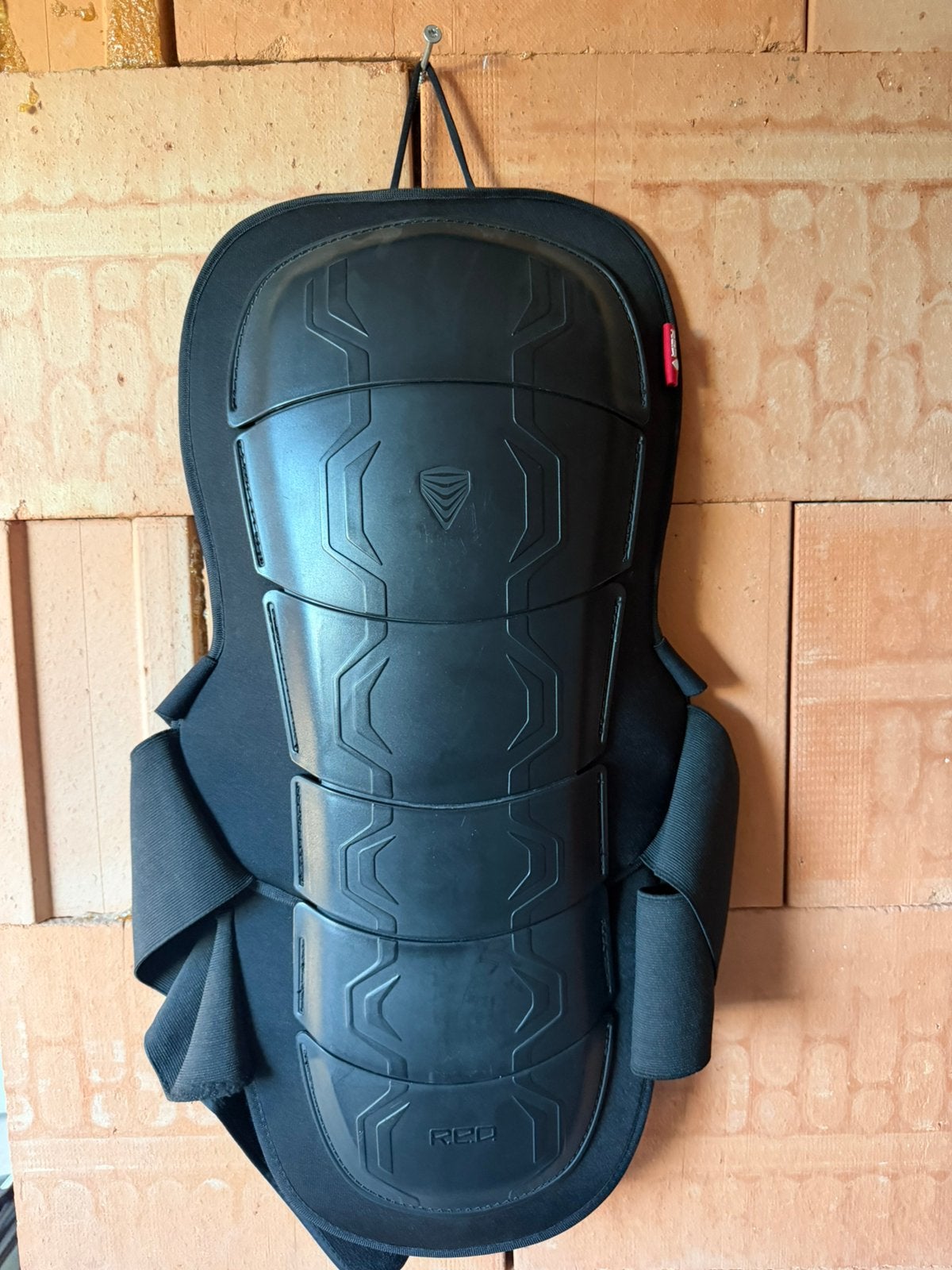 RED rugbeschermer  snowboard/ski M, Sport en Fitness, Ophalen of Verzenden, Zo goed als nieuw