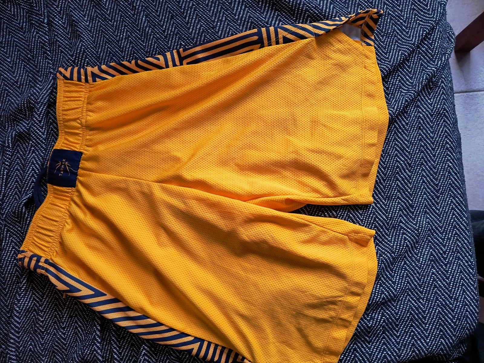 gele sport short maat smal, Geel, Nieuw, Ophalen of Verzenden, Tarmak