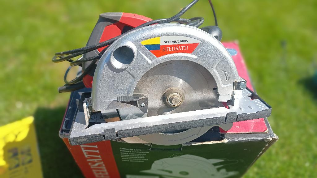 Cirkelzaag Fellisati, Doe-het-zelf en Bouw, Gereedschap | Zaagmachines, Zo goed als nieuw, Cirkelzaag, 1200 watt of meer, 30 tot 70 mm
