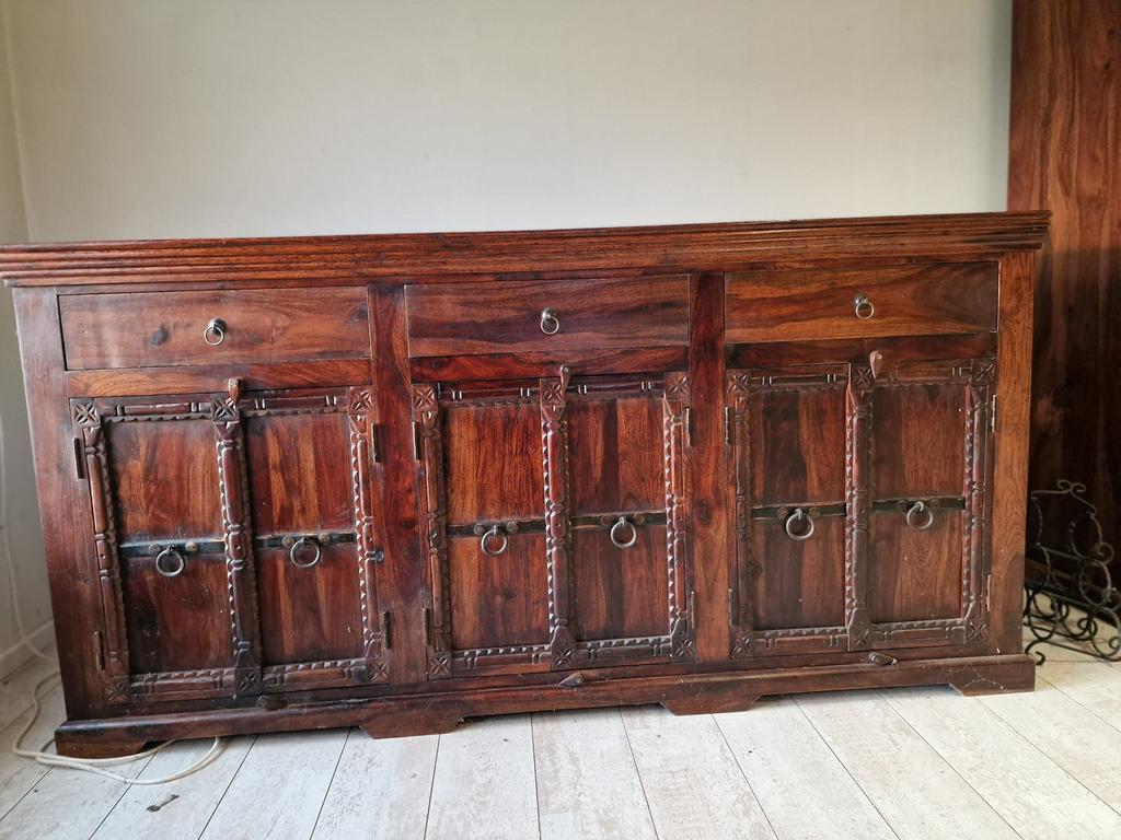 Bruine Dressoir kast in kasteelstijl van hoge kwaliteit, Huis en Inrichting, Kasten | Dressoirs, Ophalen, Zo goed als nieuw