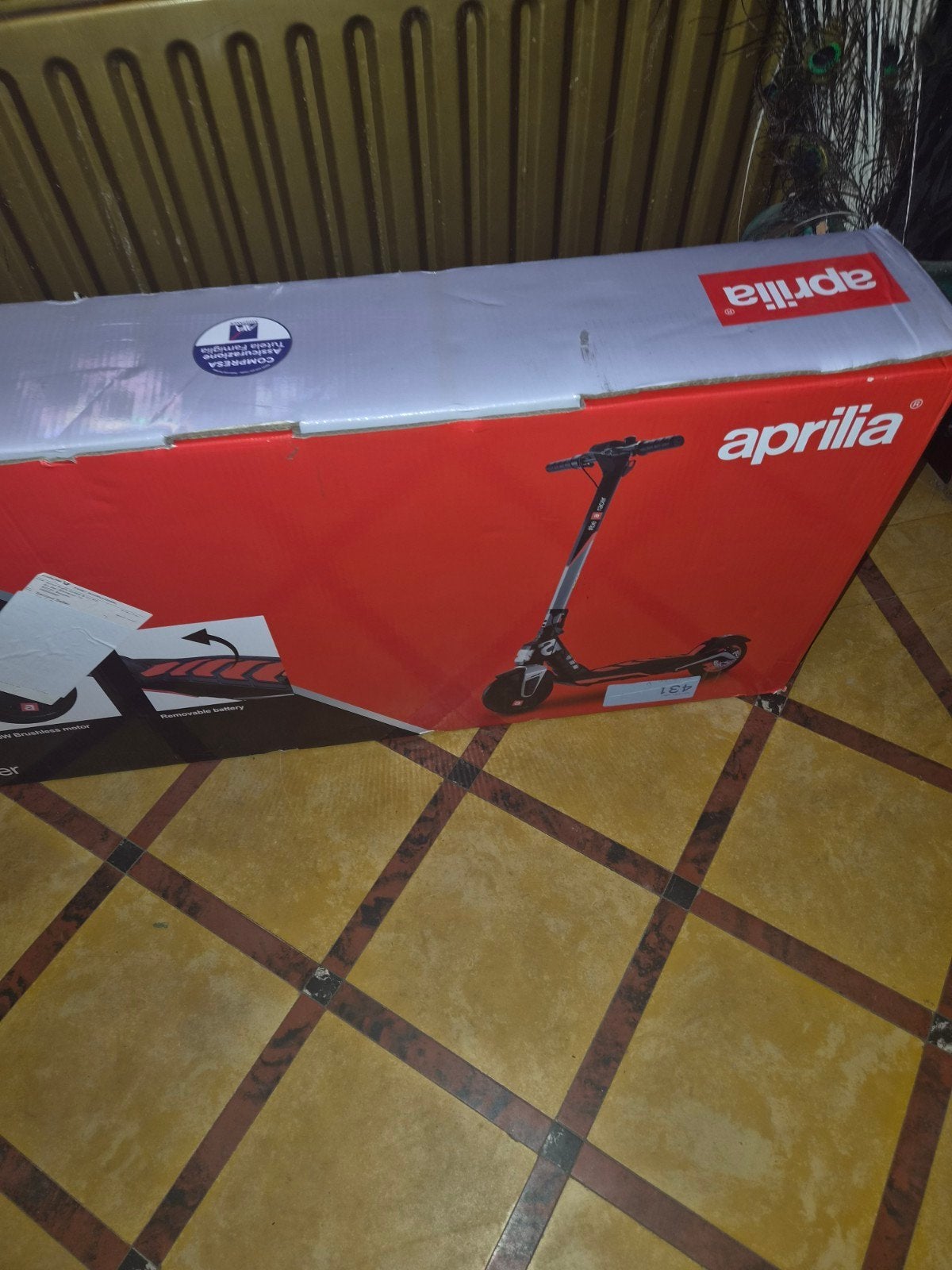 Trottinette électrique « APRILLIA ESR1 » NEUVE DANS SA BOÎTE, Enlèvement ou Envoi, Neuf, Step électrique (E-scooter), APRILLIA