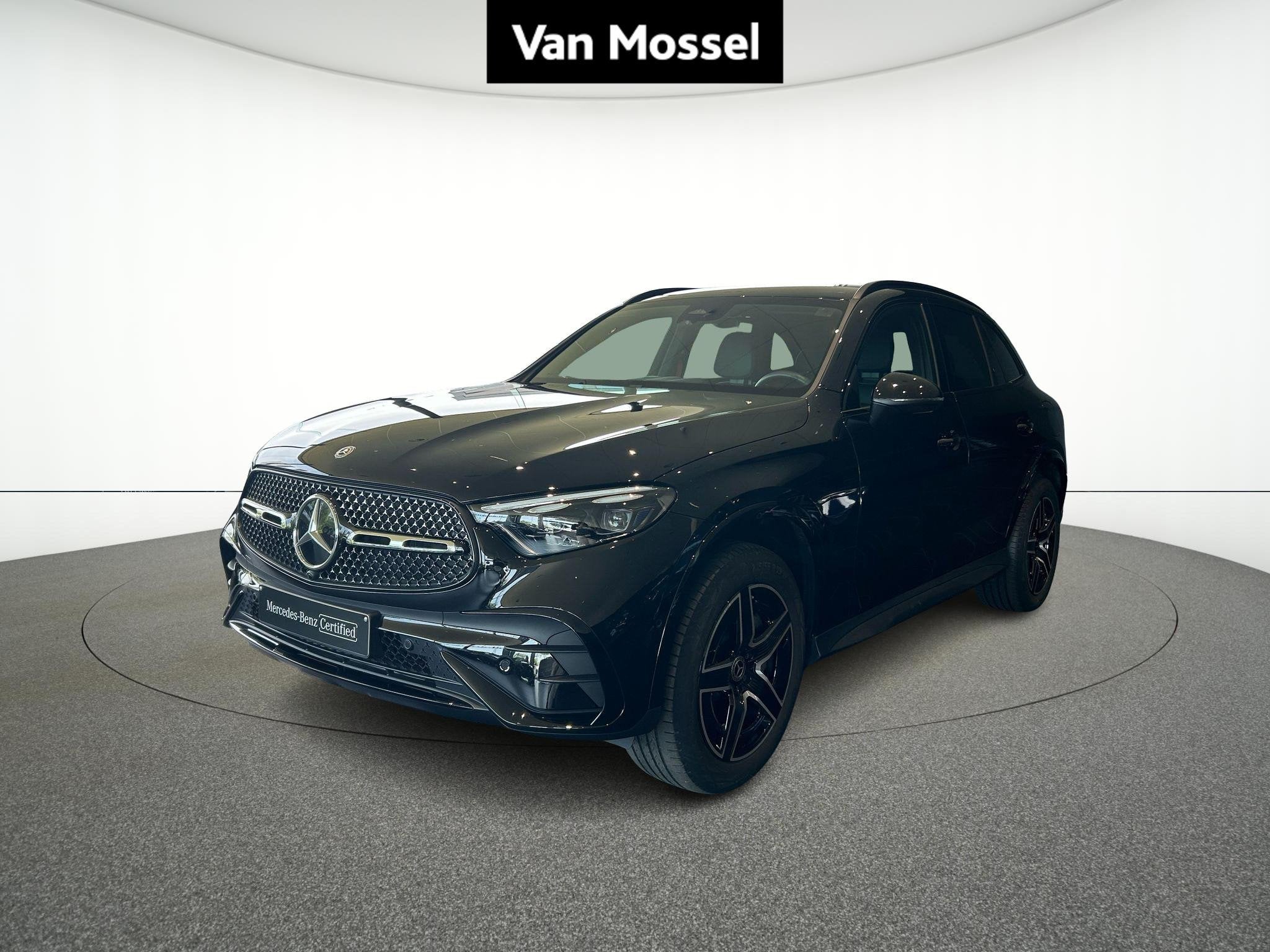 Mercedes-Benz GLC 300 e 4MATIC AMG Line + LEDER + DIGITAL LI, Auto's, Automaat, Dealer onderhouden, Stof, Gebruikt