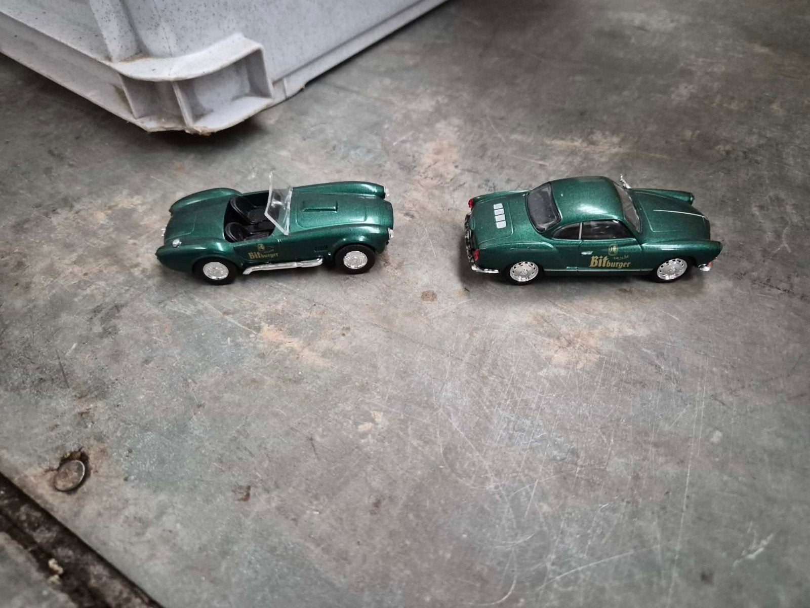 300 miniatuurautos en vrachtwagens, Enlèvement, Neuf