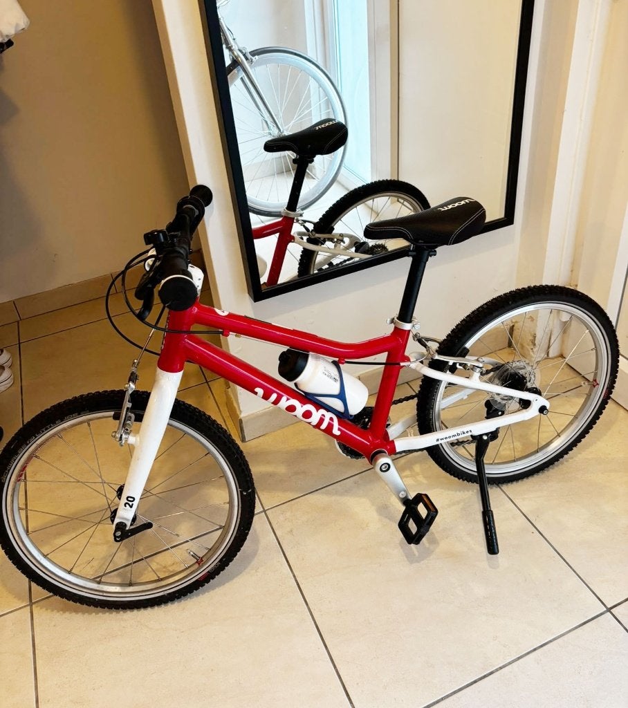 Vélo enfant Woom 4 (20 pouces) équipé — 350 €, Frein sur jante, Enlèvement, Woom, Comme neuf