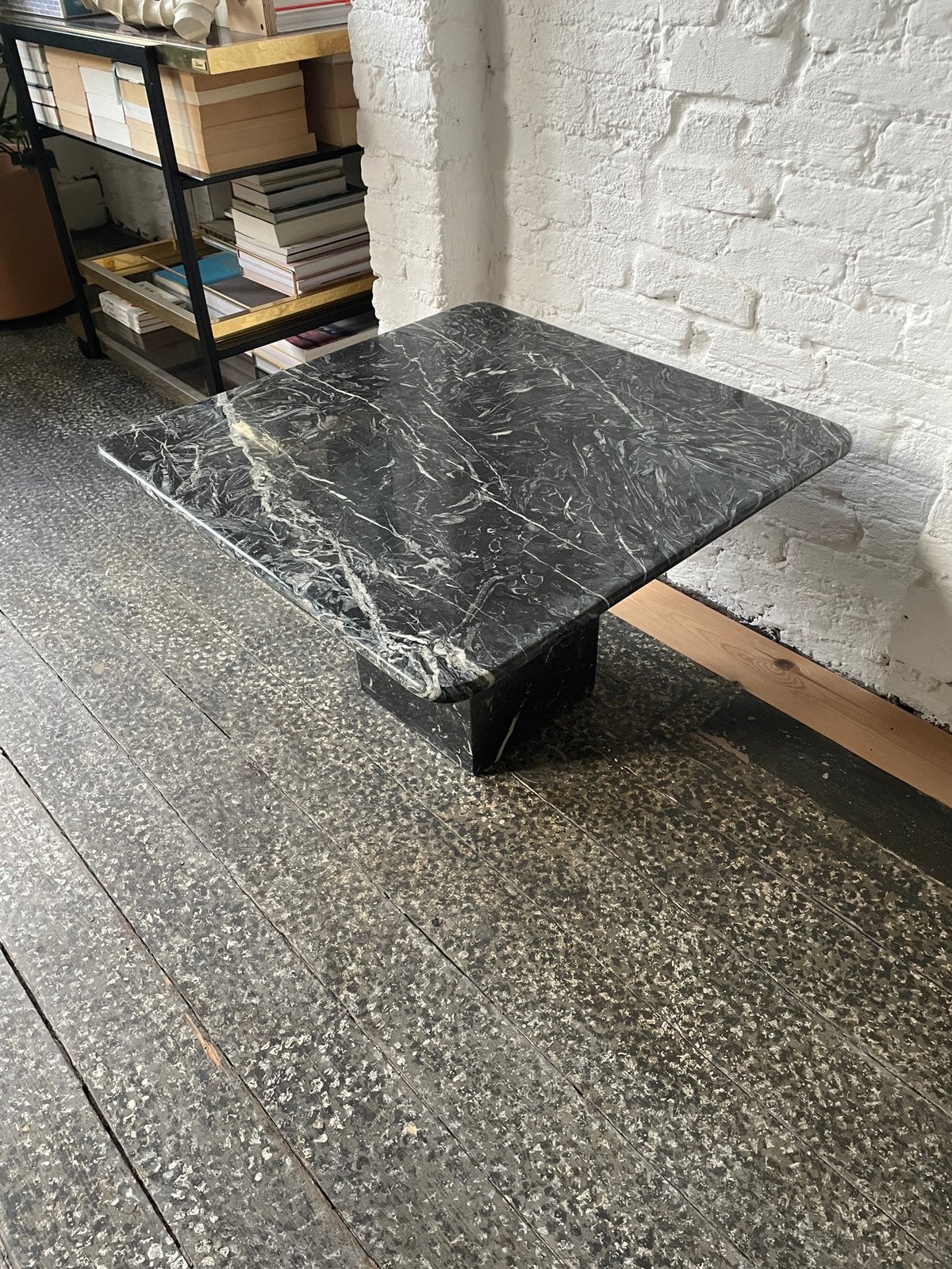 Jaren 70 groene marmeren postmoderne salontafel, Huis en Inrichting, Ophalen, Overige materialen, 50 tot 100 cm, Vierkant
