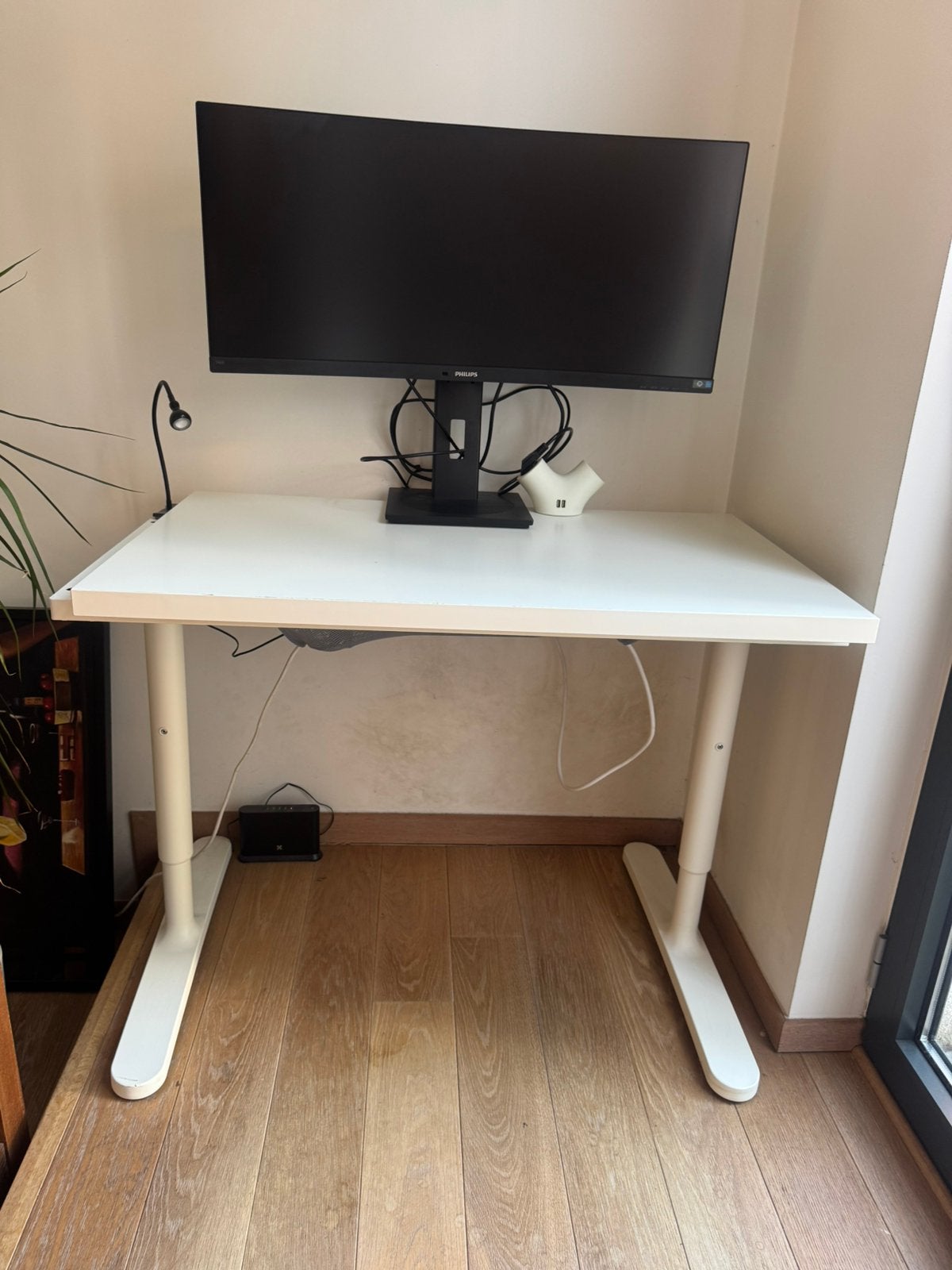 Gratis bureau incl. Lampje en stroompunt, Huis en Inrichting, Bureaus, Ophalen, Gebruikt, Metaal