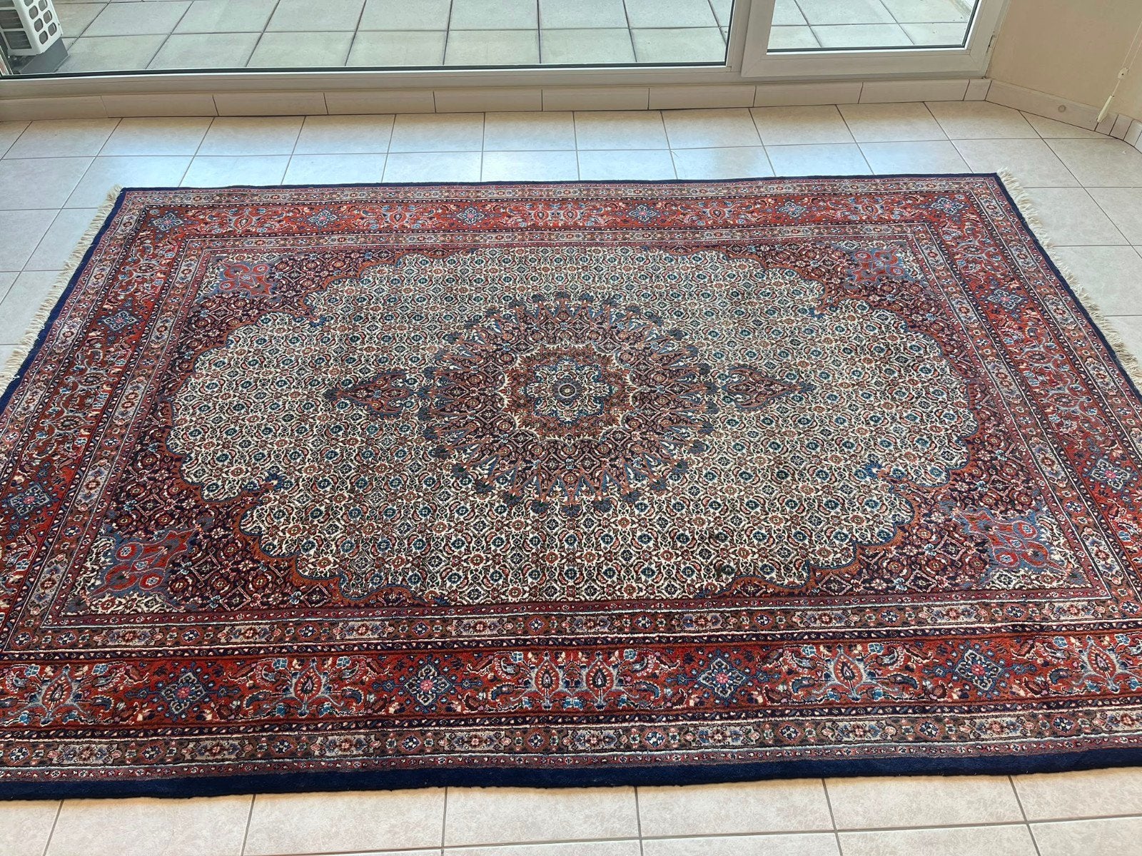 Tapis oriental fait main, Enlèvement