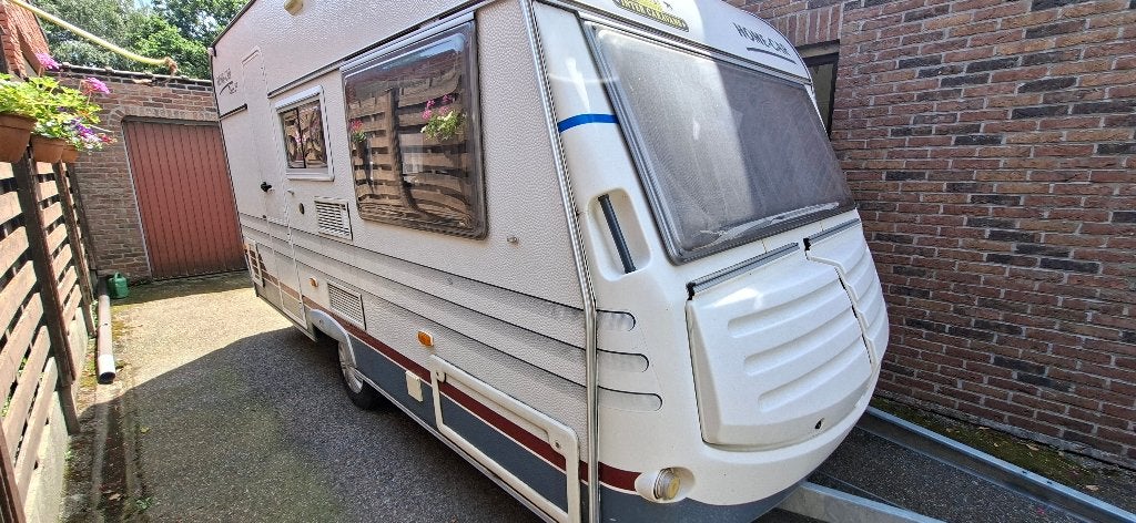 Caravane avec auvent, Caravanes & Camping, Jusqu'à 4 m, 750 - 1000 kg, Particulier, Siège de train