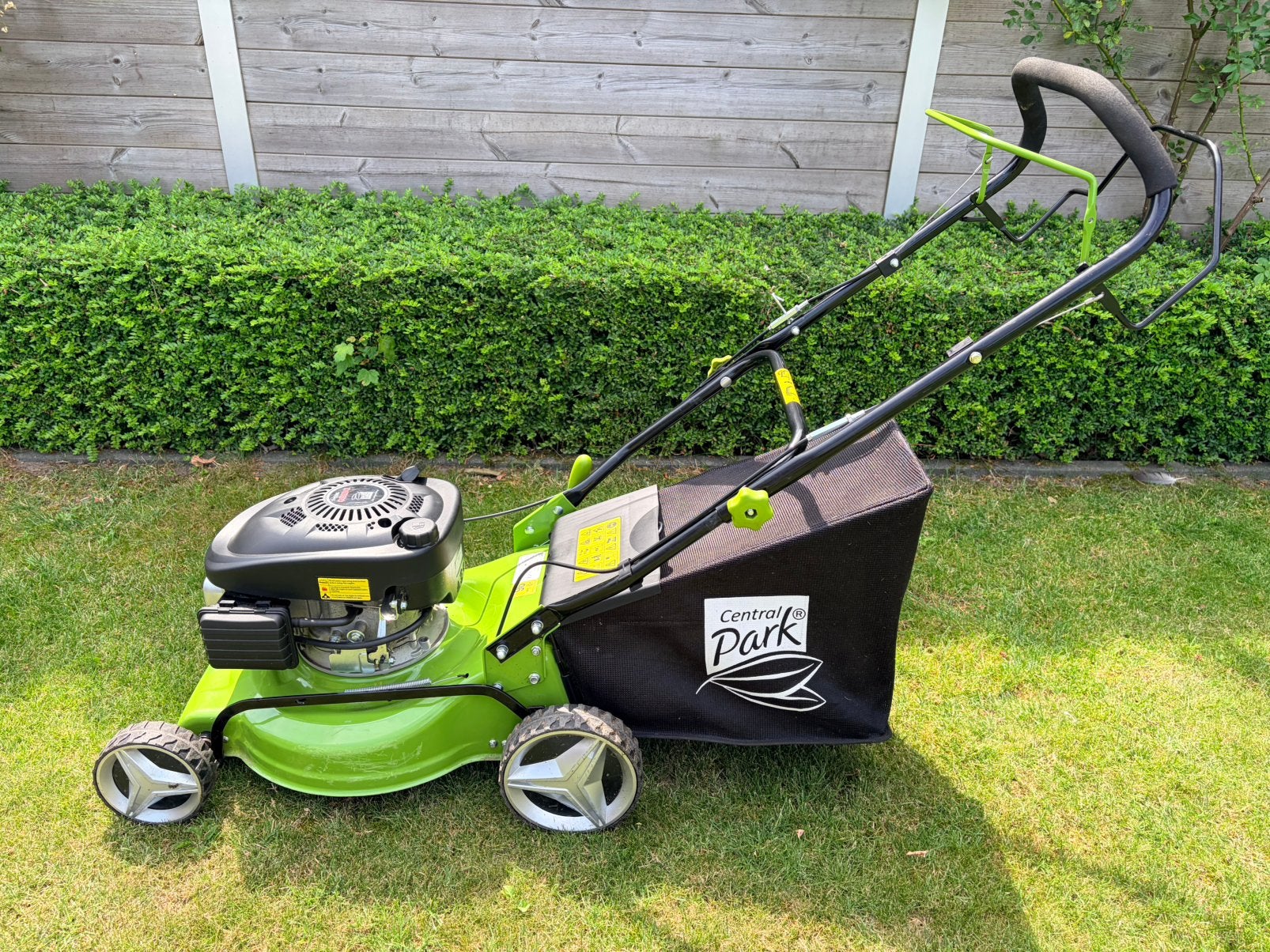 Benzine grasmaaier, Tuin en Terras, Grasmaaiers, Ophalen, Zo goed als nieuw, 40 t/m 49 cm, Kooimesmaaier