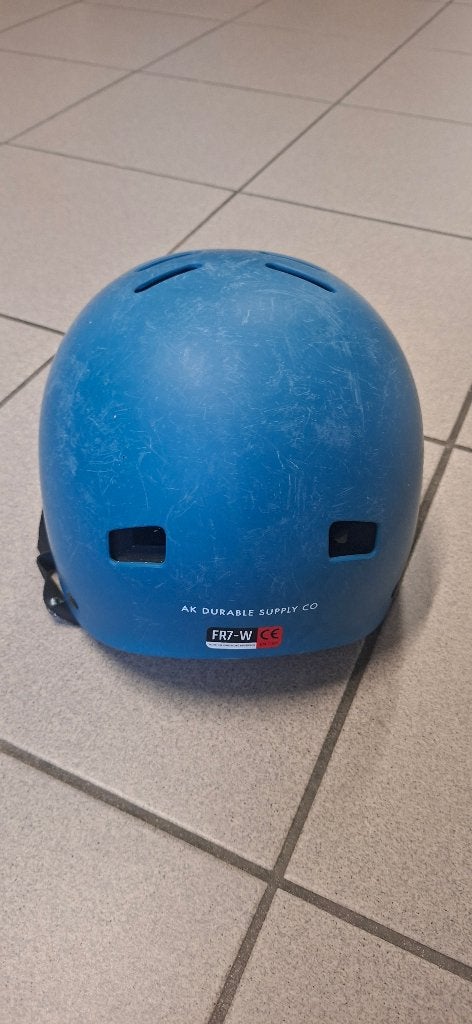 Kitesurfhelm, leash , beanie, Watersport en Boten, Ophalen of Verzenden, Zo goed als nieuw