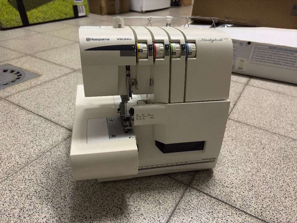Husqvarna Viking overlock naaimachine, Hobby & Loisirs créatifs, Enlèvement, Comme neuf, Machine à coudre, Husqvarna