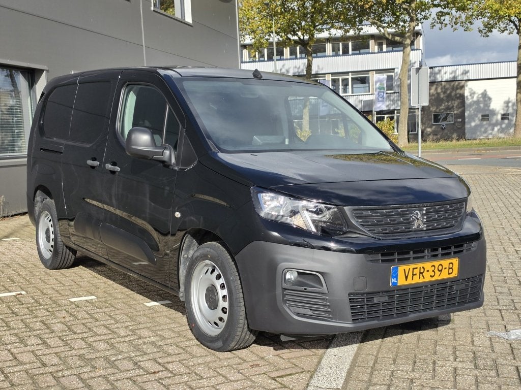 Peugeot Partner 1.2 P.T. Premium Long Nw Distr. Carplay/Ac, Auto's, Gebruikt, Euro 6, 1199 cc, 1331 kg