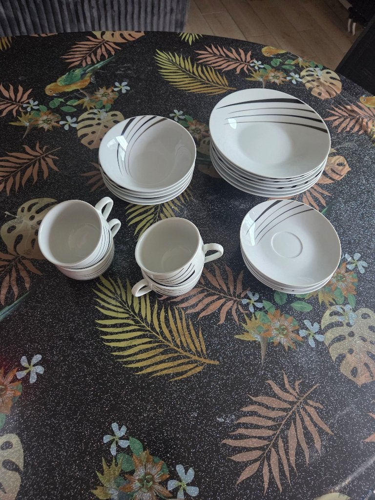 Lot d'assiettes et tasses neuf, Enlèvement, Neuf