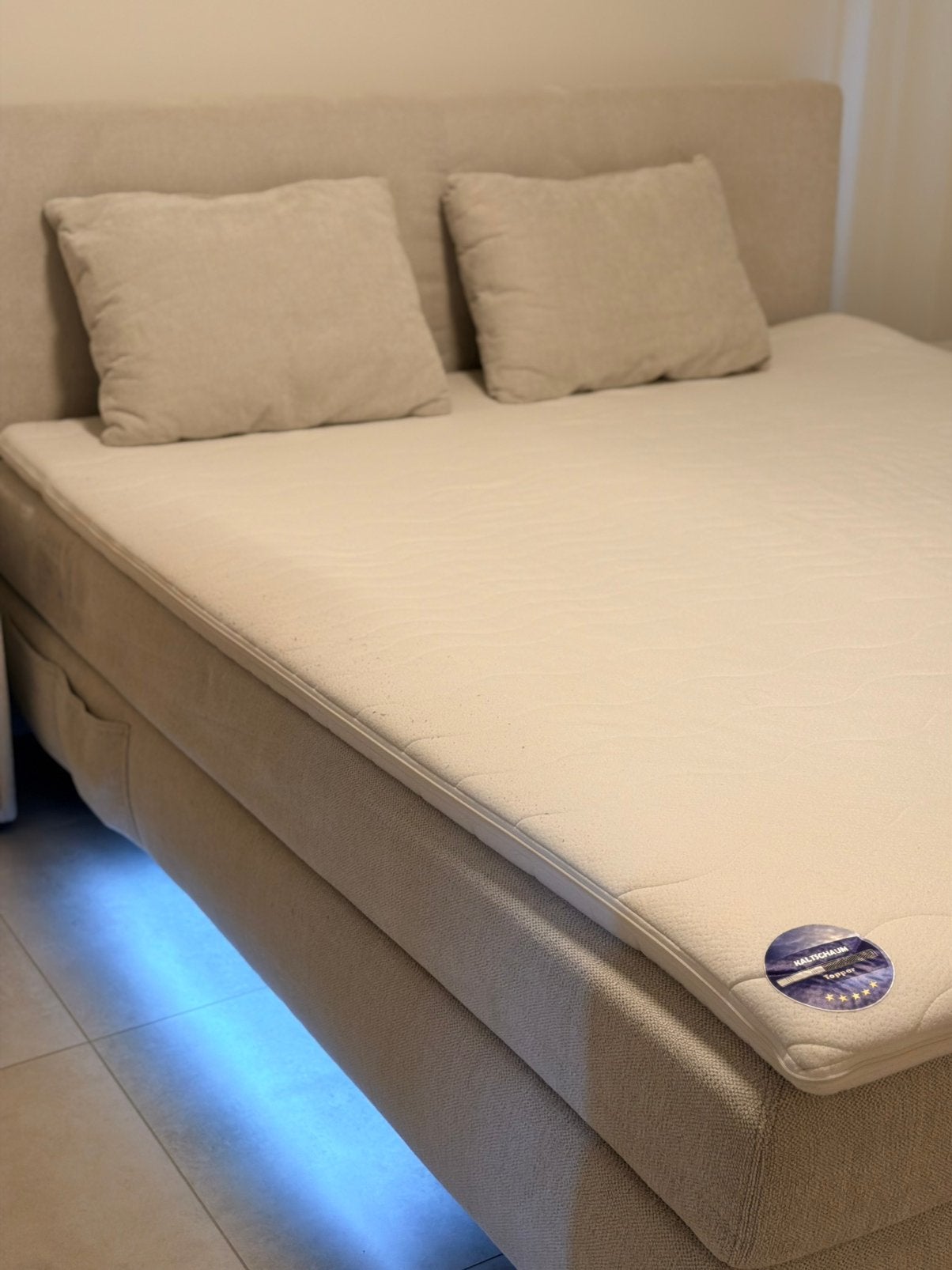 Boxspring Kira Max 160x200 beige + 2 stoffen nachtkastjes, Huis en Inrichting, Ophalen, Zo goed als nieuw, Beige