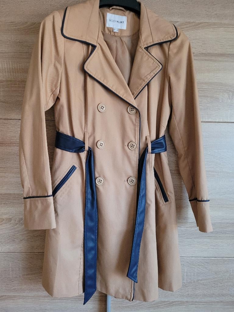 Trenchcoat Bodyflirt, Kleding | Dames, Maat 38/40 (M), Beige, Ophalen of Verzenden, Zo goed als nieuw