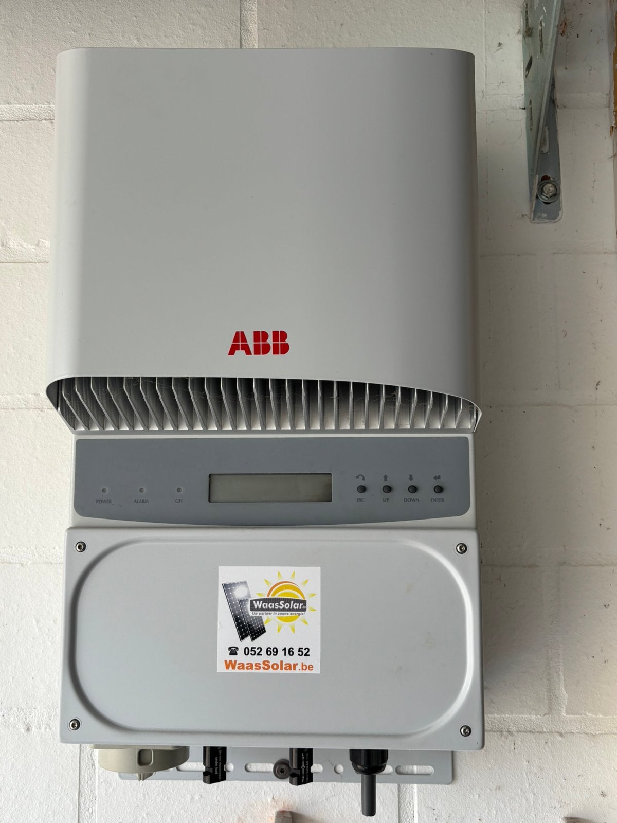 Omvormer zonnepanelen ABB, Ophalen, Gebruikt