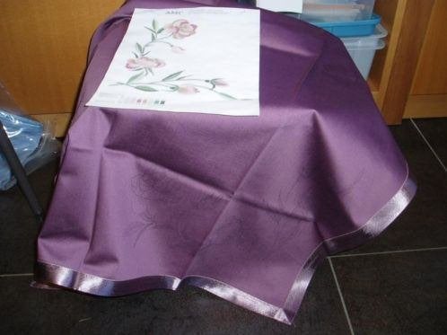 borduren tafellaken nap linnen groen / aubergine, Hobby en Vrije tijd, Borduren en Borduurmachines, Ophalen of Verzenden, Nieuw