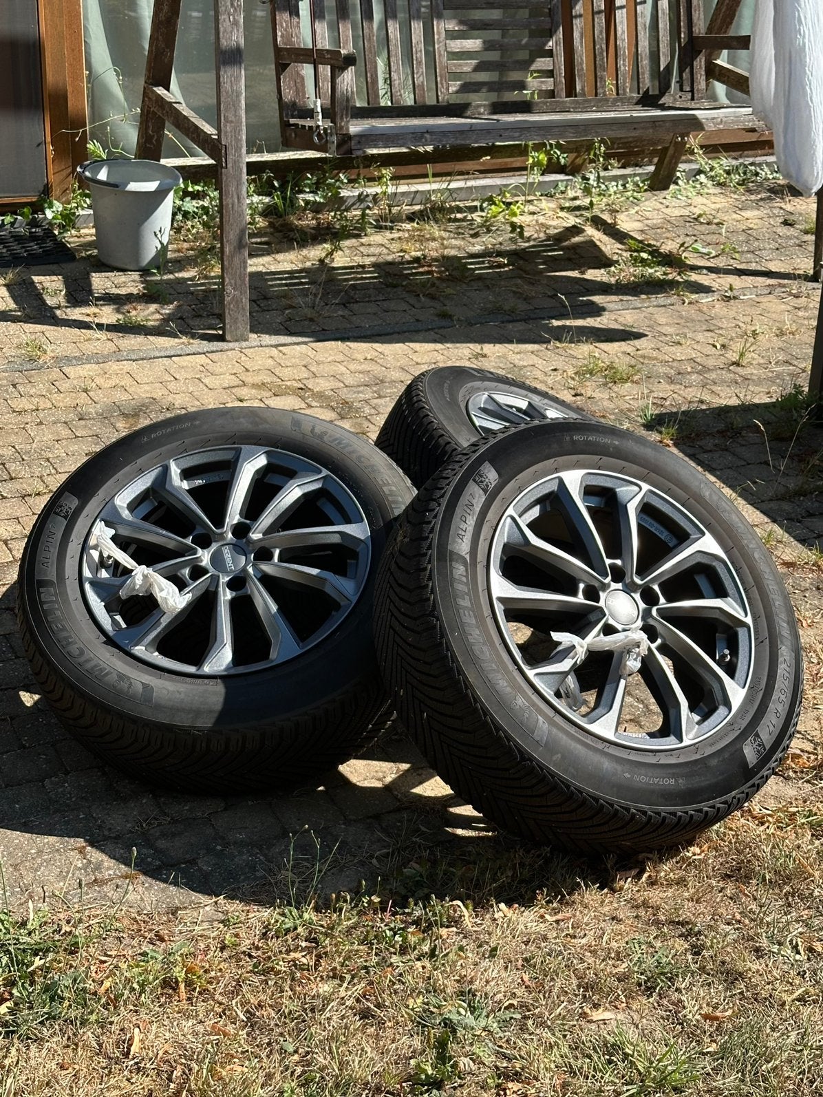 Complete set Michelin winterbanden + 17" Dezent velgen, Ophalen, 17 inch, Winterbanden, Band(en)