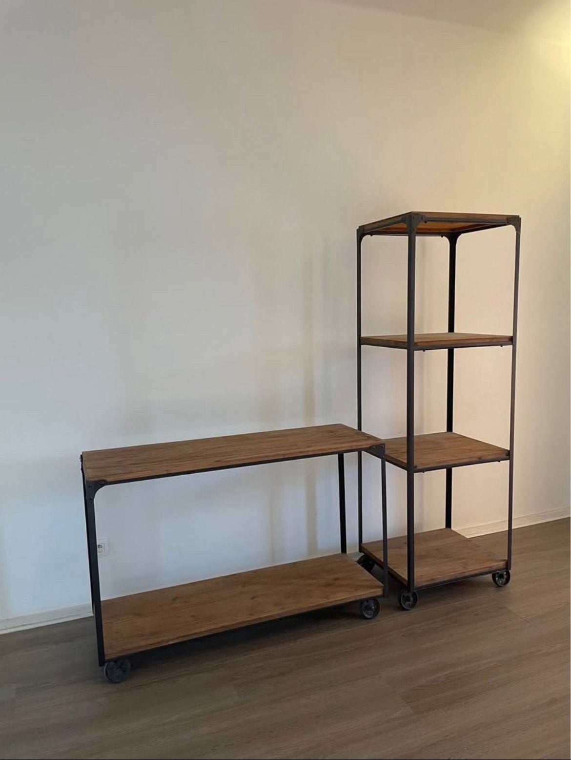 2 houten kastjes/rekjes te koop, Ophalen, Gebruikt