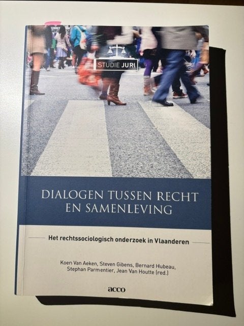 Dialogen tussen recht en samenleving, Ophalen, Zo goed als nieuw, Hoger Onderwijs, K Van Aeken, S Gibens, B Hubeau, S Parmentier, J Van Houtte