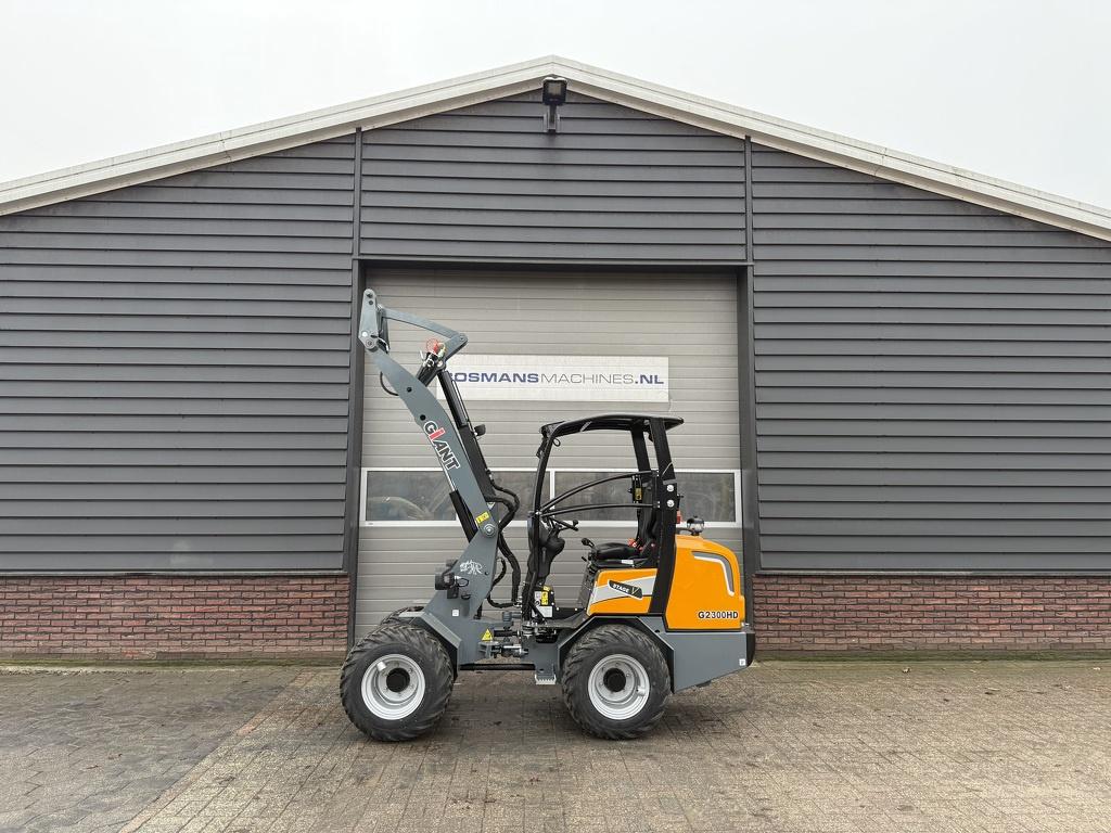 Giant G2300 HD minishovel NIEUW, Tobroco, Info@tobroco.nl, Sprendlingenstraat 57
5061 KM  Oisterwijk, NL, Chargeuse sur pneus ou Chouleur