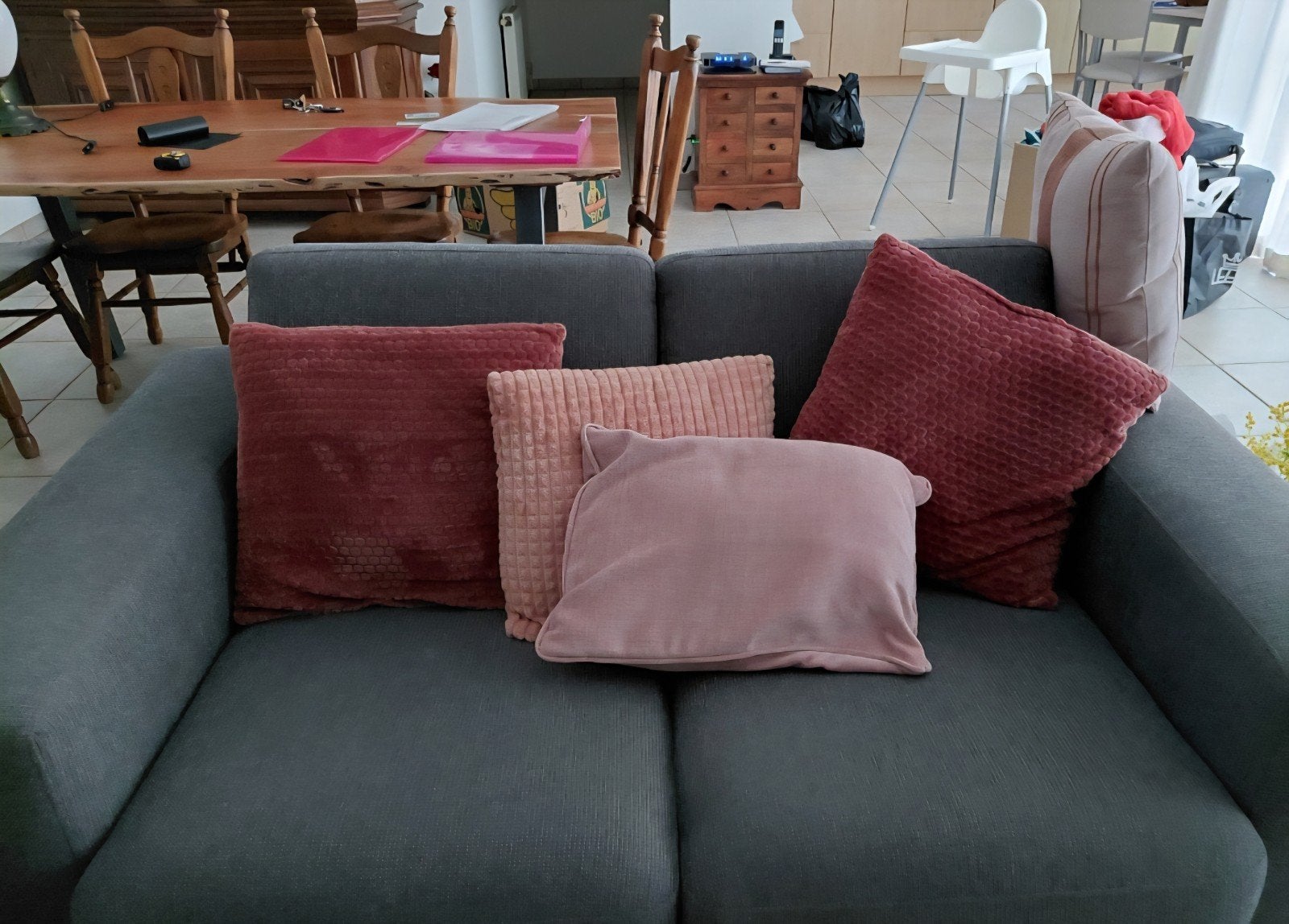4 coussins en parfait état
Avec coussins intérieurs, Enlèvement