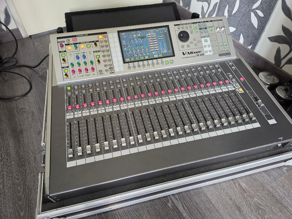 Roland M400 Digitale Mengtafel, Ophalen, Gebruikt, 20 kanalen of meer