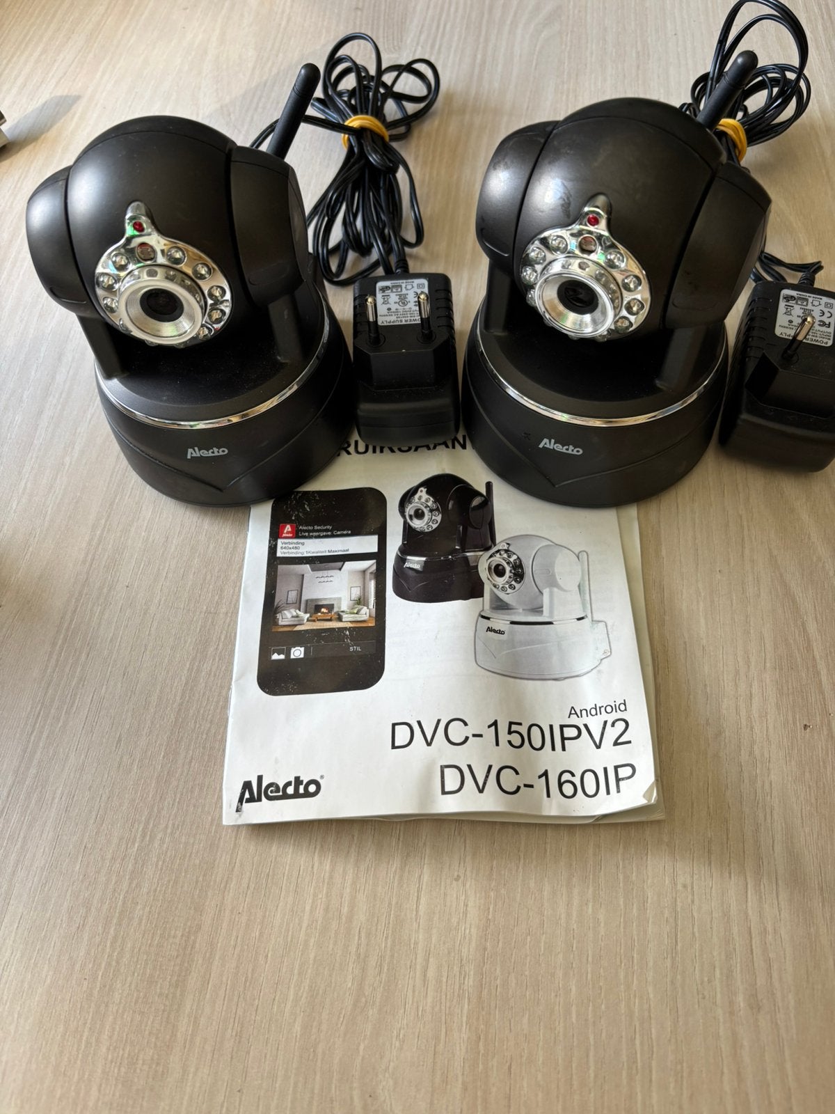 Lot de 2 caméras de surveillance Wi-Fi Alecto DVC-150IP, Ophalen of Verzenden, Gebruikt, Binnencamera