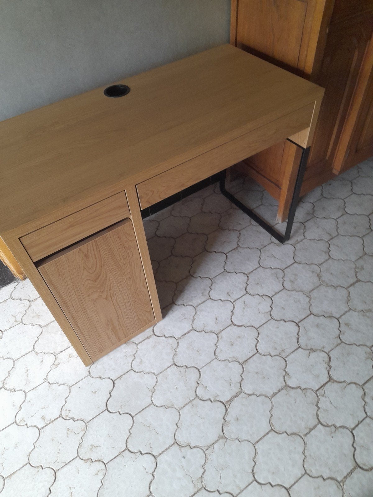 Nieuw bureau te koop, Ophalen