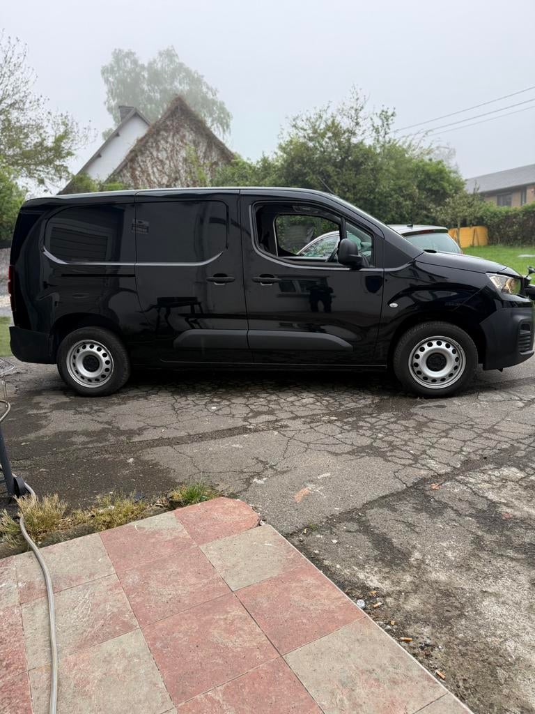Peugeot Partner 1,2 essence/garantie 1ans /7999 € tvac, Autos, Camionnettes & Utilitaires, Achat, Euro 6, Entreprise, Boîte manuelle