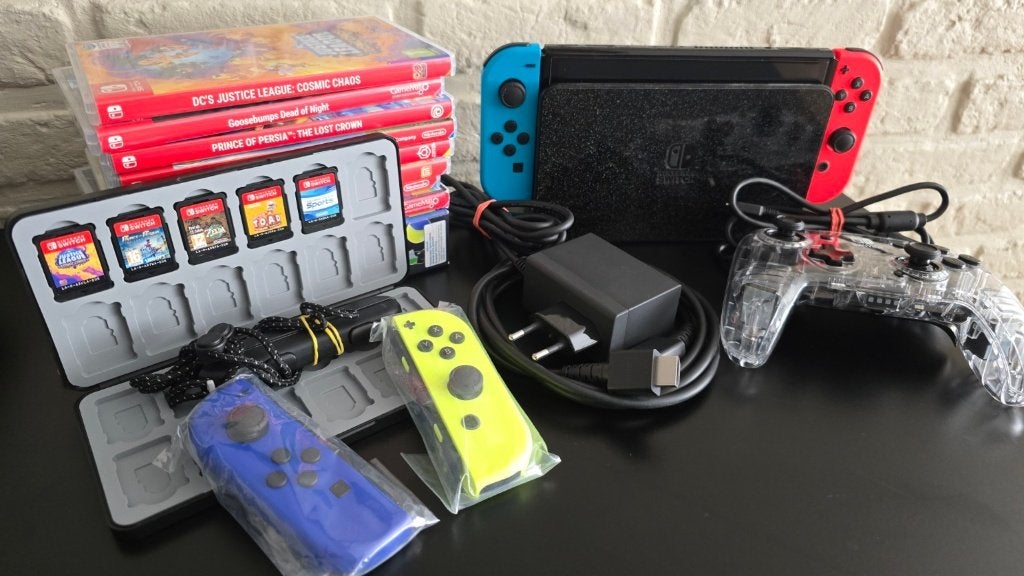 Nintendo Switch OLED met VEEL Extra's!, Games en Spelcomputers, Switch OLED, Ophalen of Verzenden, Met 3 controllers of meer, Gebruikt