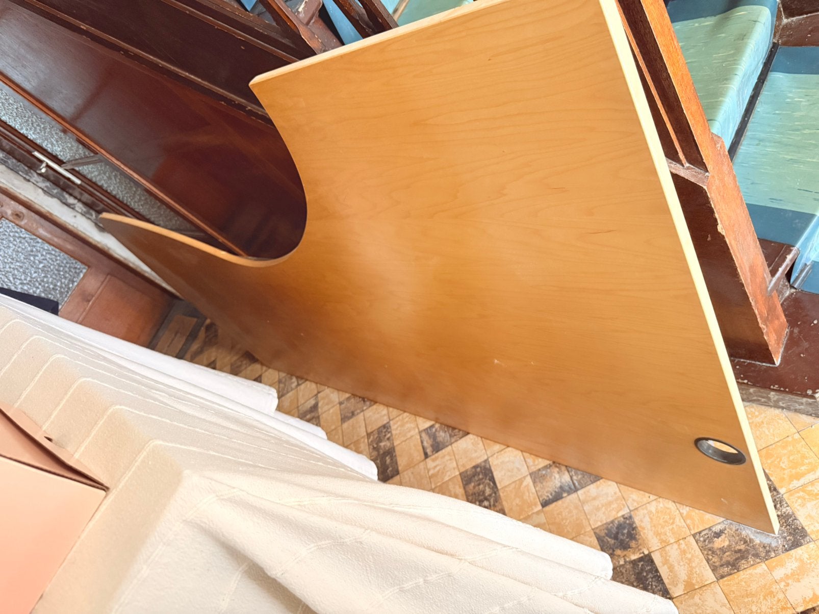 Kinnarps bureau + bureau kast, Ophalen, Zo goed als nieuw