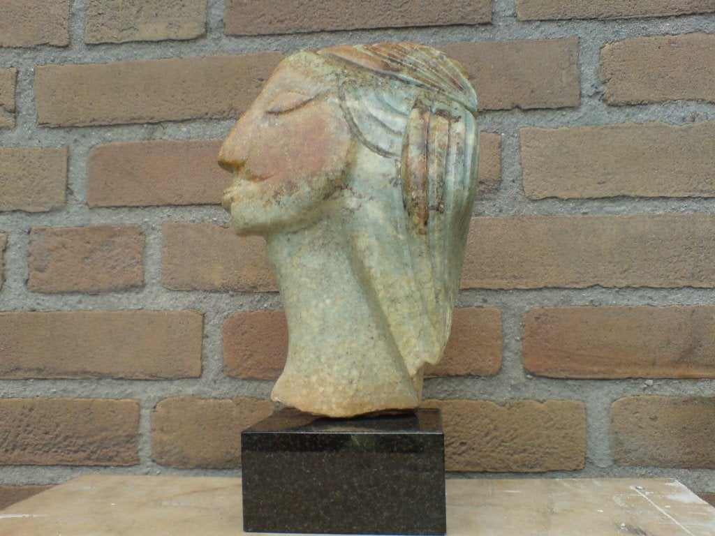 "MYSTERY GIRL"  - uniek BEELD uit harde STEEN, Ophalen, Gemerkt, 20 - 50 cm, Steen of Keramiek